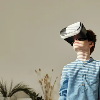 Picture of a kid wearing a Virtual Reality visor